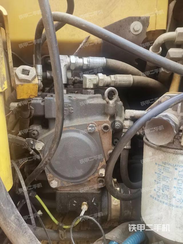 液壓泵艙室正面整體(整機(jī)外觀) 液壓泵艙室正面整體(整機(jī)外觀)