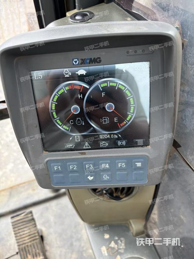 駕駛室整體(整機外觀) 駕駛室整體(整機外觀)