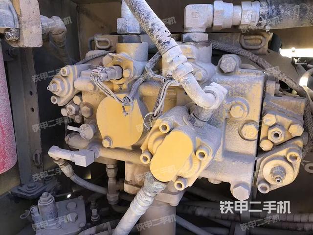 液壓泵艙室正面整體(整機(jī)外觀) 液壓泵艙室正面整體(整機(jī)外觀)