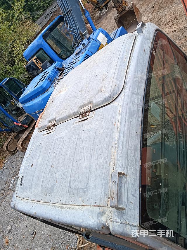 驾驶室顶部（整机外观）