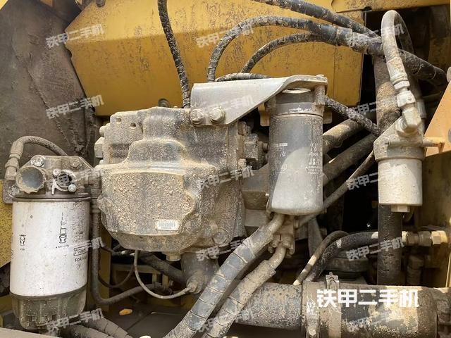 液壓泵艙室正面整體(整機外觀) 液壓泵艙室正面整體(整機外觀)
