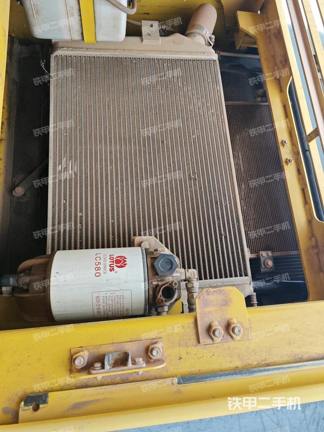 散熱器正面(大件艙室) 散熱器正面(大件艙室)