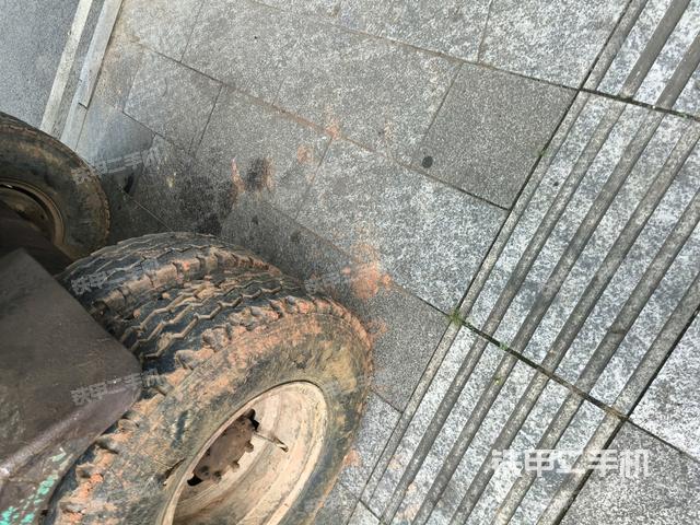 右驱动轮(行走机构) 右驱动轮(行走机构)