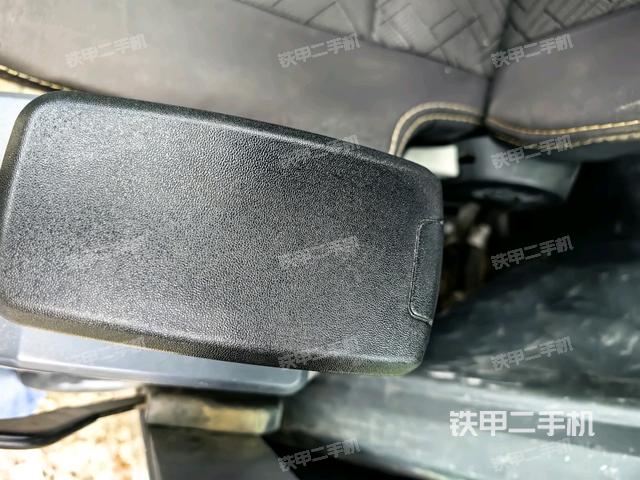 座椅右側(cè)控制臺(tái)/鑰匙門/油門/含右手柄(駕駛室部分) 座椅右側(cè)控制臺(tái)/鑰匙門/油門/含右手柄(駕駛室部分)