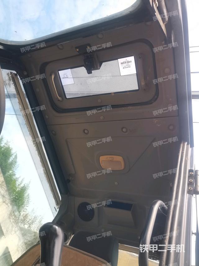 顶棚整体(驾驶室部分) 顶棚整体(驾驶室部分)