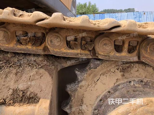 单侧履带整体(整机外观) 单侧履带整体(整机外观)