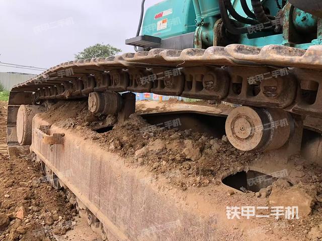 單側(cè)履帶整體(整機(jī)外觀) 單側(cè)履帶整體(整機(jī)外觀)