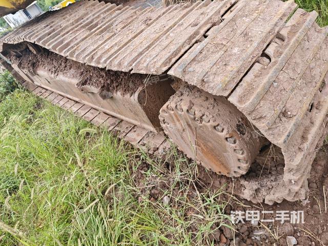 左側(cè)履帶整體?(行走機(jī)構(gòu)) 左側(cè)履帶整體?(行走機(jī)構(gòu))