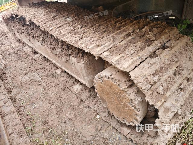 右側(cè)履帶整體(行走機構(gòu)) 右側(cè)履帶整體(行走機構(gòu))