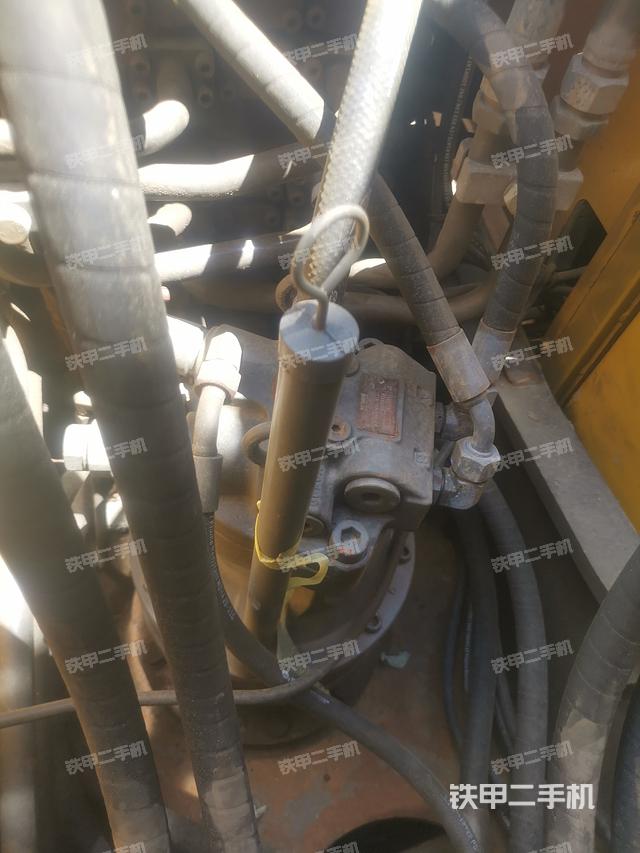 回转马达和主控阀（整机外观）