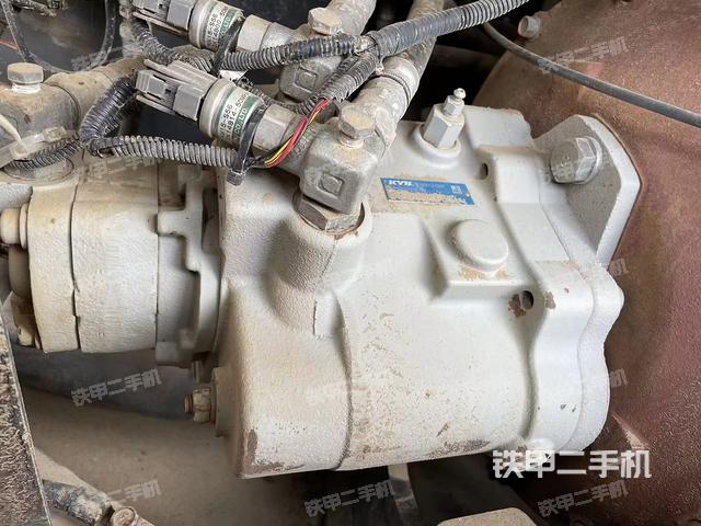 液壓泵艙室正面整體(整機(jī)外觀) 液壓泵艙室正面整體(整機(jī)外觀)