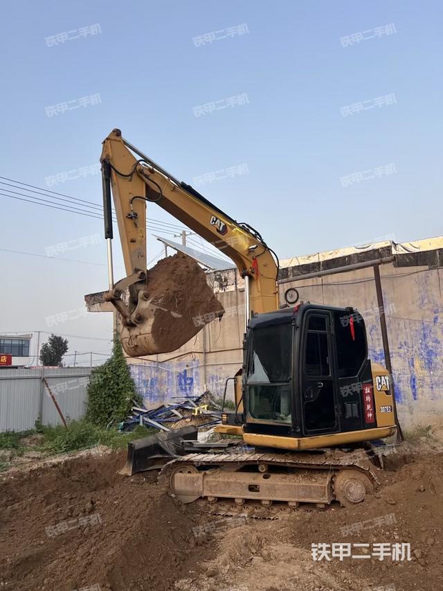 駕駛室整體(整機(jī)外觀) 駕駛室整體(整機(jī)外觀)