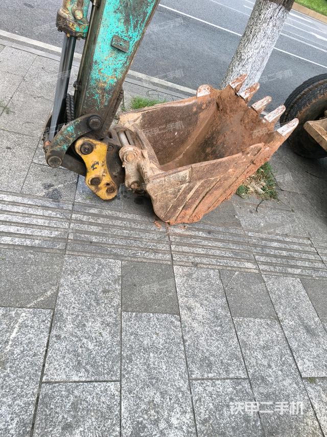 大臂背部俯视(工作和回转装置) 大臂背部俯视(工作和回转装置)