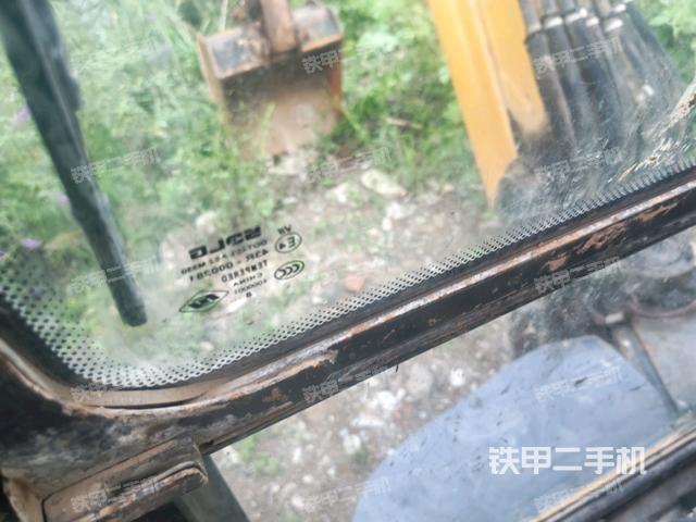 行走控制手柄和踏板?俯拍(駕駛室部分) 行走控制手柄和踏板?俯拍(駕駛室部分)