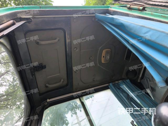 左后方玻璃角标(驾驶室部分) 左后方玻璃角标(驾驶室部分)