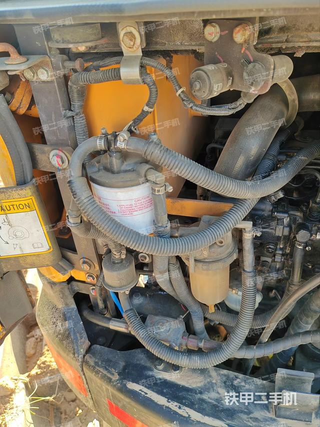 液壓泵艙室正面整體(整機(jī)外觀) 液壓泵艙室正面整體(整機(jī)外觀)