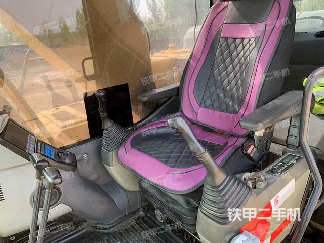 駕駛室整體(整機(jī)外觀) 駕駛室整體(整機(jī)外觀)