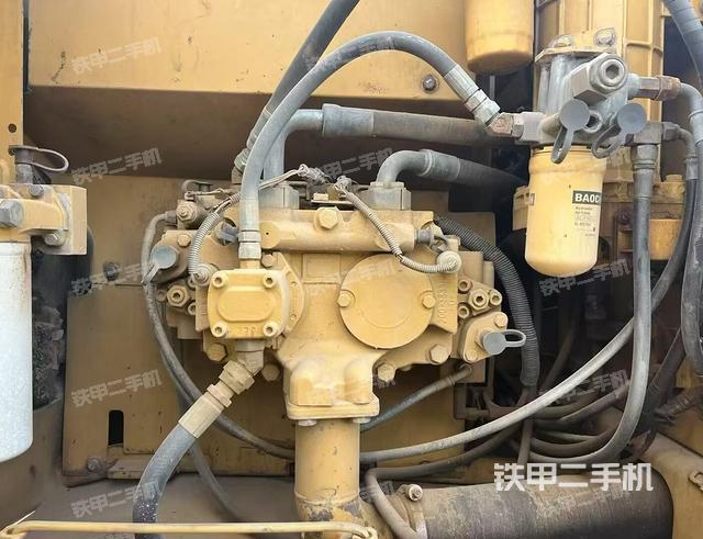 液壓泵艙室正面整體(整機(jī)外觀) 液壓泵艙室正面整體(整機(jī)外觀)