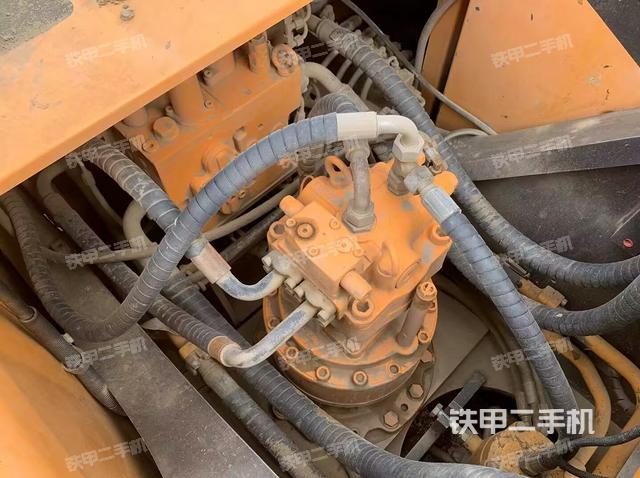 回轉(zhuǎn)馬達(dá)和主控閥(整機(jī)外觀) 回轉(zhuǎn)馬達(dá)和主控閥(整機(jī)外觀)