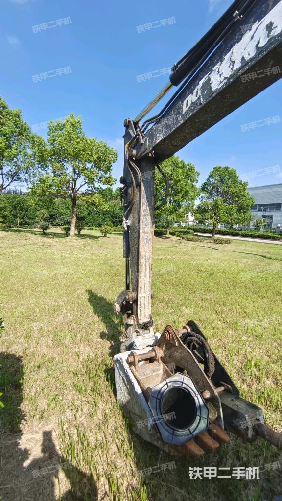 铲斗右后整体(工作和回转装置) 铲斗右后整体(工作和回转装置)