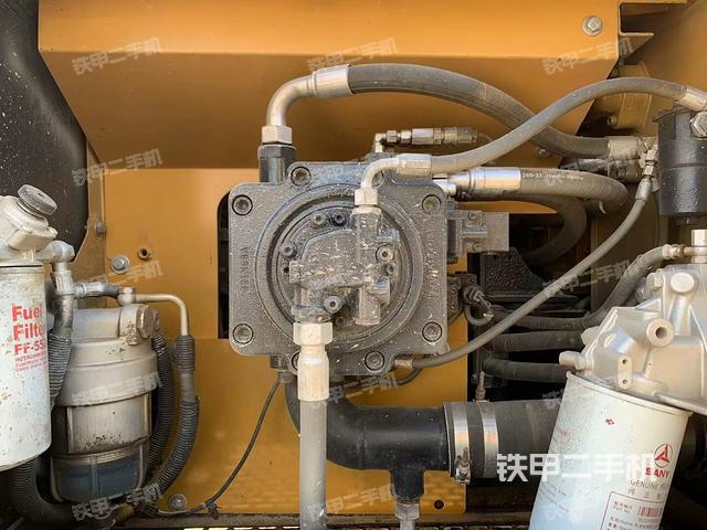 液壓泵艙室正面整體(整機(jī)外觀) 液壓泵艙室正面整體(整機(jī)外觀)