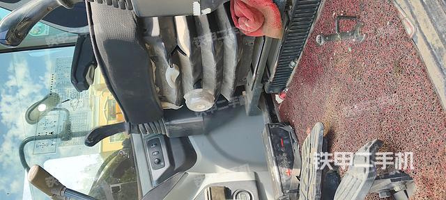 驾驶室整体(整机外观) 驾驶室整体(整机外观)