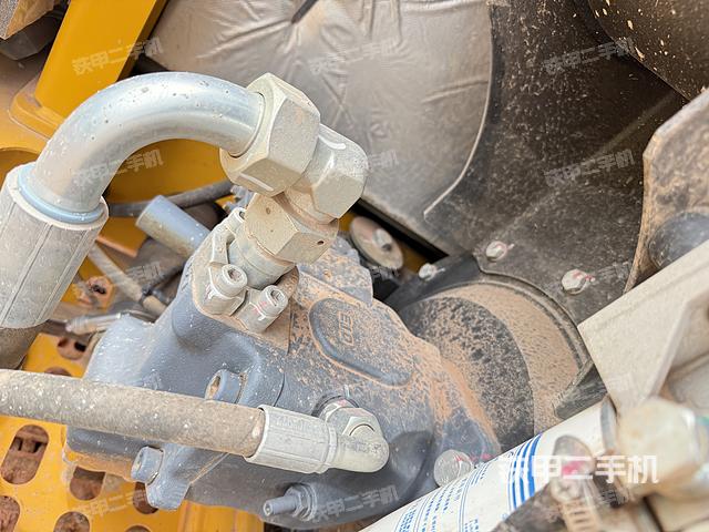 液壓泵艙室正面整體(整機(jī)外觀) 液壓泵艙室正面整體(整機(jī)外觀)