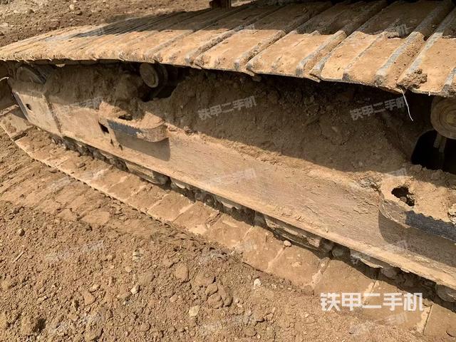 單側(cè)履帶整體(整機(jī)外觀) 單側(cè)履帶整體(整機(jī)外觀)