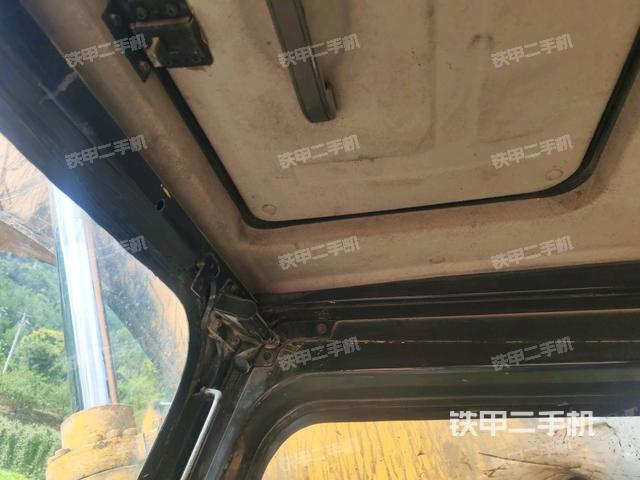 左后方玻璃角標(biāo)(駕駛室部分) 左后方玻璃角標(biāo)(駕駛室部分)