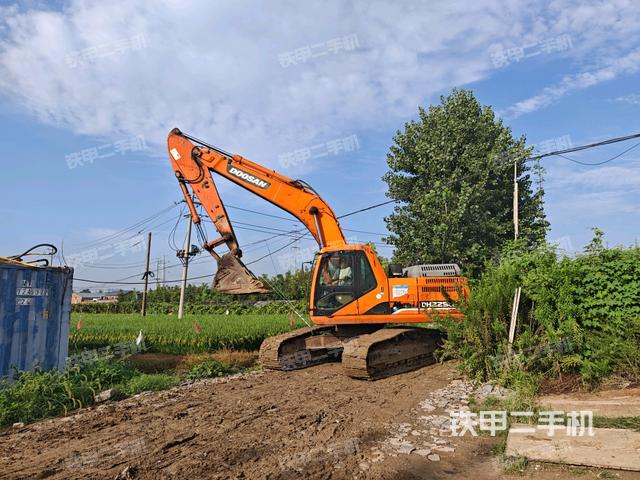 大臂根部 斜视(工作和回转装置) 大臂根部 斜视(工作和回转装置)
