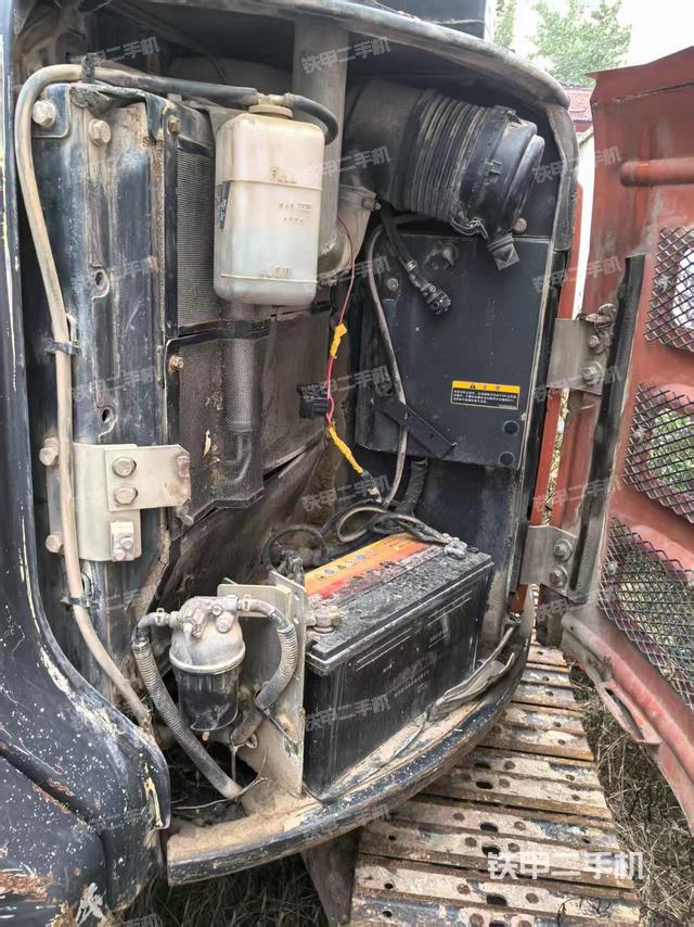 液壓泵艙室正面整體(整機(jī)外觀) 液壓泵艙室正面整體(整機(jī)外觀)
