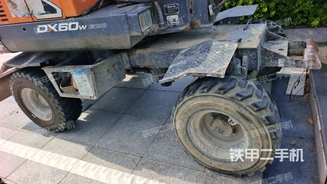 左侧履带整体 (行走机构) 左侧履带整体 (行走机构)