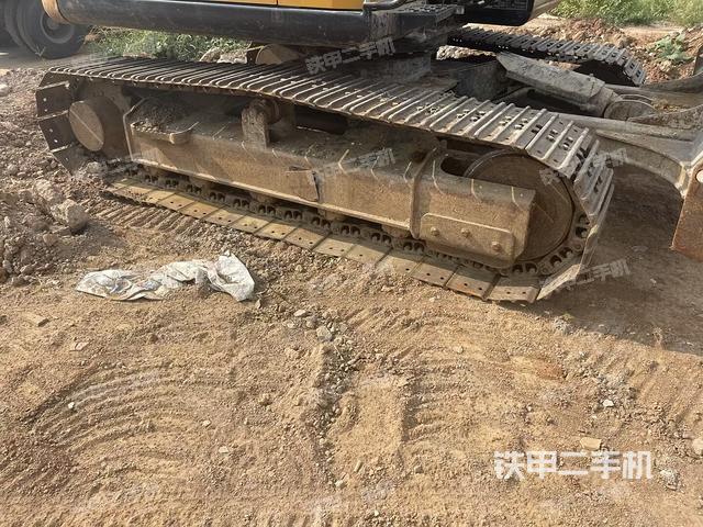 单侧履带整体(整机外观) 单侧履带整体(整机外观)