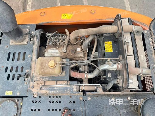 发动机室(上车部件) 发动机室(上车部件)