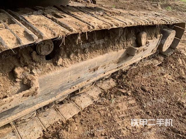 單側(cè)履帶整體(整機(jī)外觀) 單側(cè)履帶整體(整機(jī)外觀)