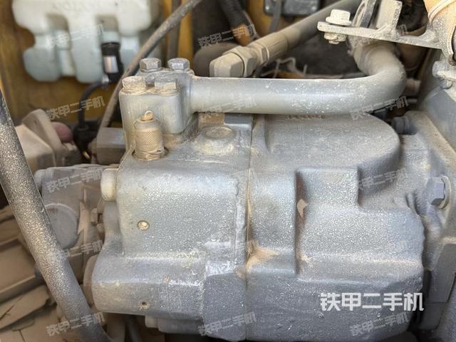 液压泵舱室正面整体(整机外观) 液压泵舱室正面整体(整机外观)