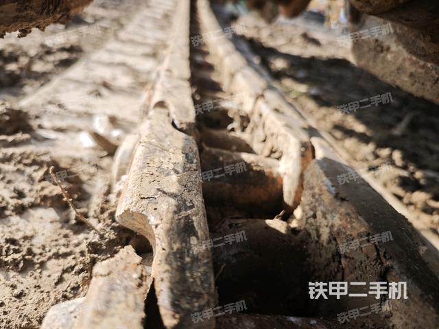左导向轮(行走机构) 左导向轮(行走机构)