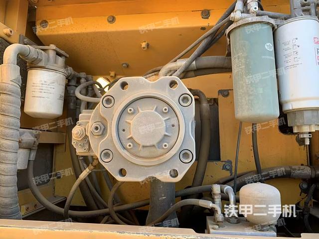 液壓泵艙室正面整體(整機(jī)外觀) 液壓泵艙室正面整體(整機(jī)外觀)