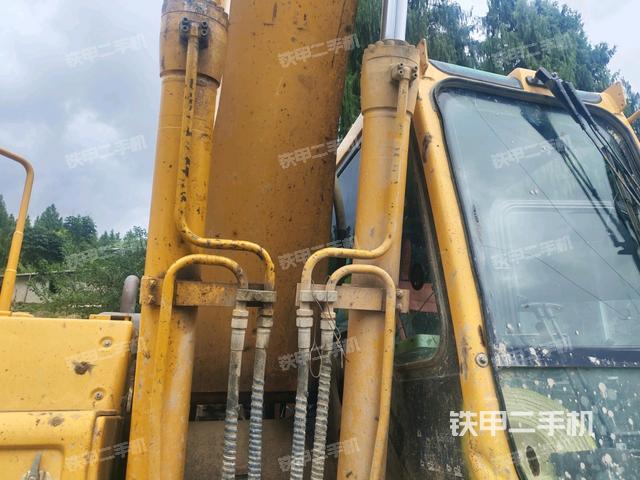 轉(zhuǎn)盤和下車架正前(工作和回轉(zhuǎn)裝置) 轉(zhuǎn)盤和下車架正前(工作和回轉(zhuǎn)裝置)
