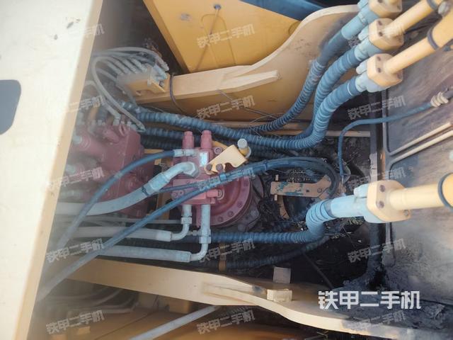 回转马达和主控阀（整机外观）