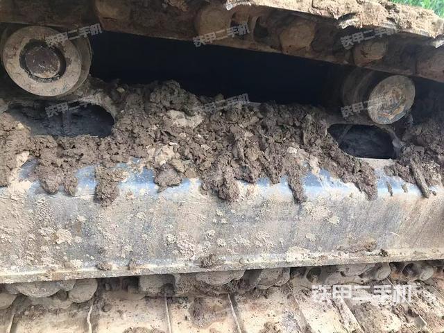 單側(cè)履帶整體(整機(jī)外觀) 單側(cè)履帶整體(整機(jī)外觀)