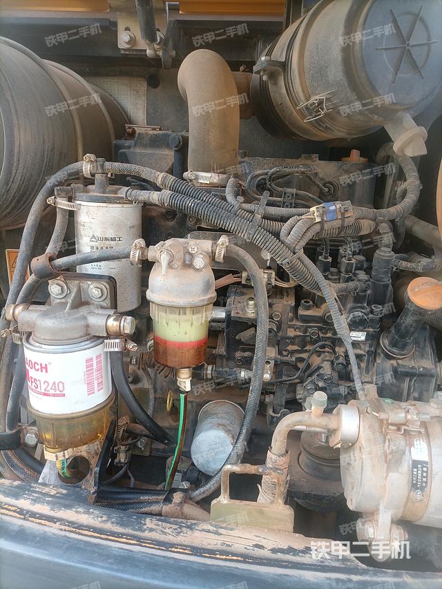 液壓泵艙室正面整體（整機(jī)外觀）