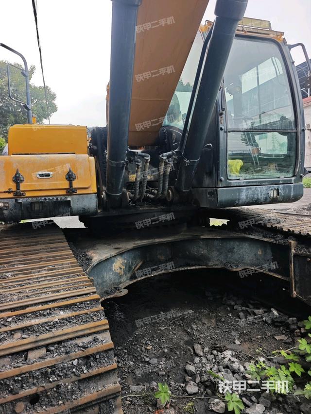 驾驶室整体(整机外观) 驾驶室整体(整机外观)