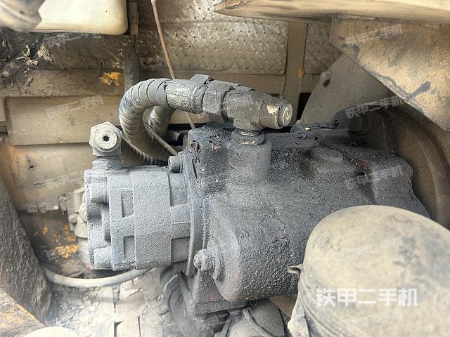 液壓泵艙室正面整體(整機(jī)外觀) 液壓泵艙室正面整體(整機(jī)外觀)