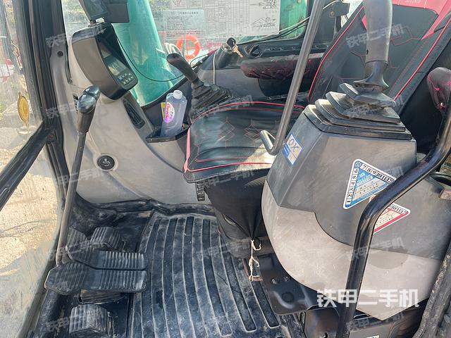驾驶室整体(整机外观) 驾驶室整体(整机外观)