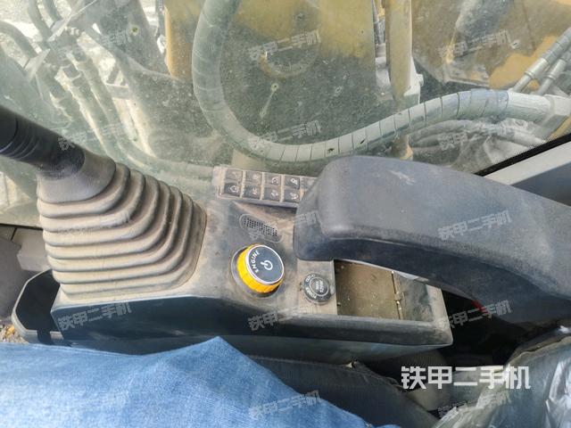 座椅右側(cè)控制臺/鑰匙門/油門/含右手柄(駕駛室部分) 座椅右側(cè)控制臺/鑰匙門/油門/含右手柄(駕駛室部分)