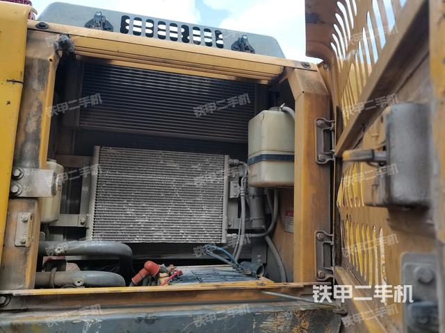 散熱器正面(大件艙室) 散熱器正面(大件艙室)