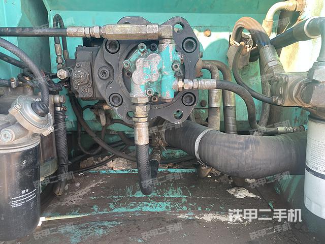 液压泵舱室正面整体(整机外观) 液压泵舱室正面整体(整机外观)