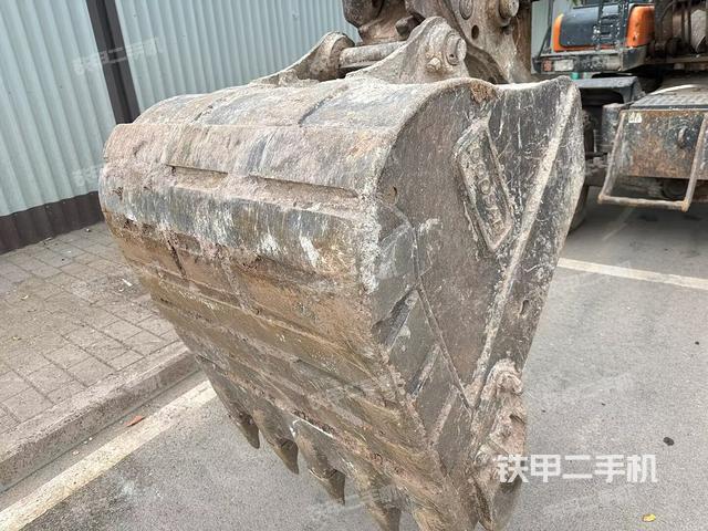 铲斗45度(工作和回转装置) 铲斗45度(工作和回转装置)