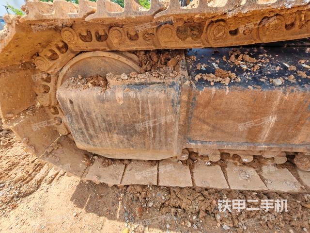 右側(cè)履帶整體(行走機(jī)構(gòu)) 右側(cè)履帶整體(行走機(jī)構(gòu))